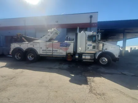 Columbia Fleet Service Kenworth heavy-duty tow truck