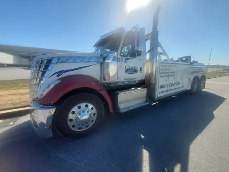 Columbia Fleet Service International Lonestar heavy wrecker