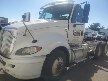 Columbia Fleet Service International ProStar transport tractor
